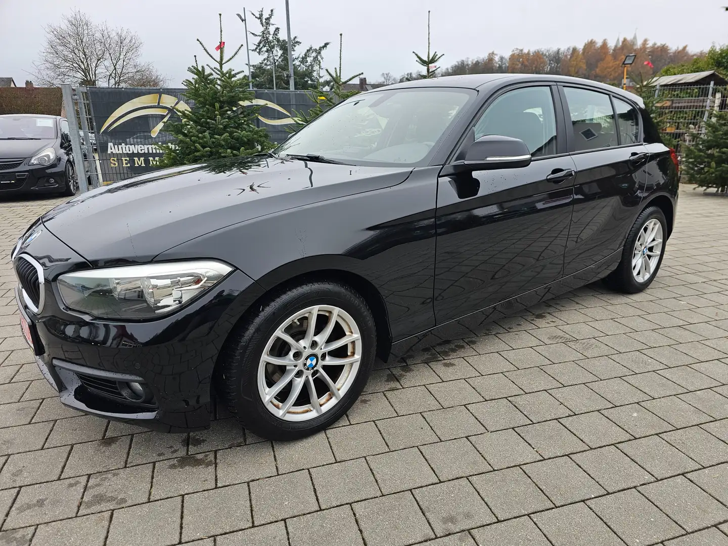 BMW 118 118 i Advantage / Automatik/ Navi / Noir - 1