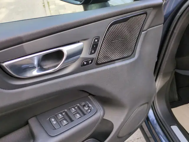 Volvo XC60 view 10