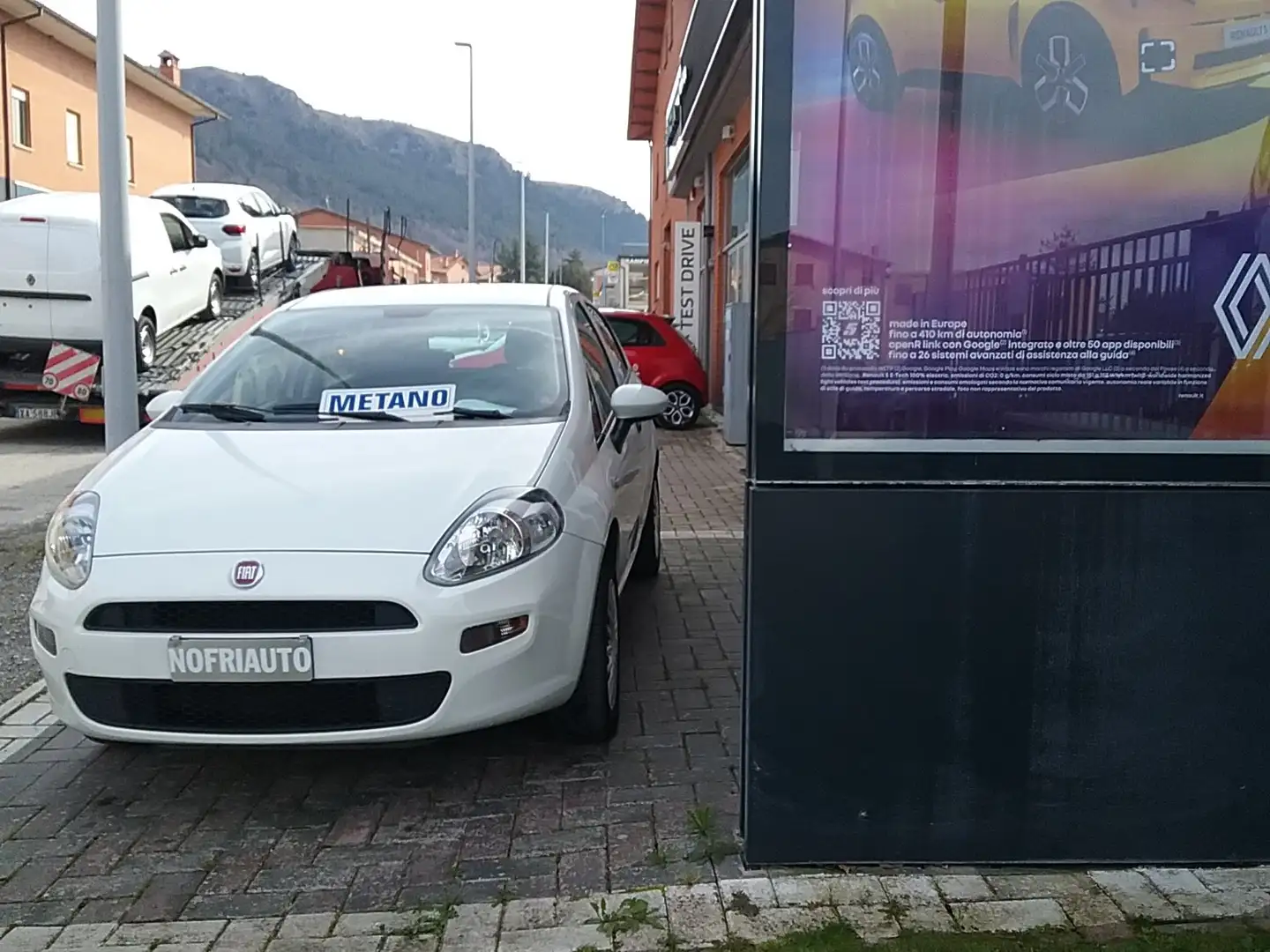 Fiat Punto Punto 5p 1.4 natural power Lounge 70cv E6 Blanc - 1