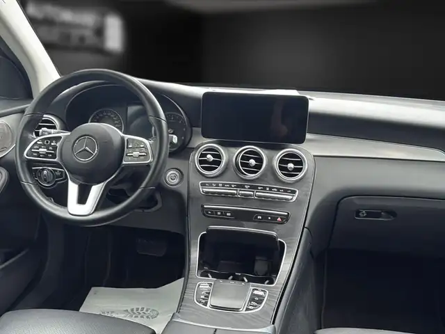 Mercedes-Benz 220 view 16