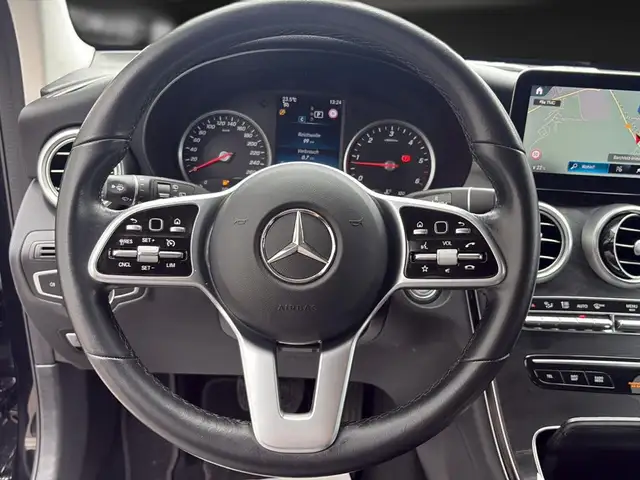 Mercedes-Benz 220 view 15