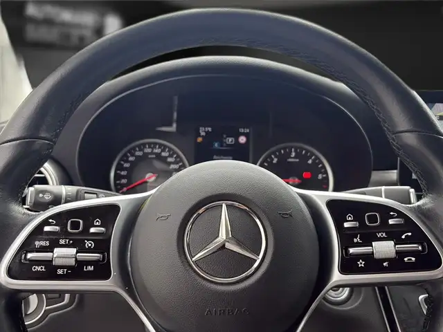 Mercedes-Benz 220 view 17