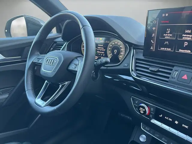 Audi Q5 view 8