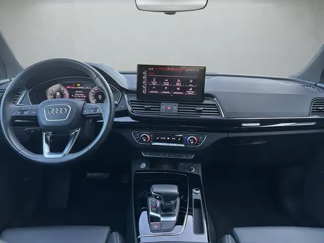 Audi Q5 view 9