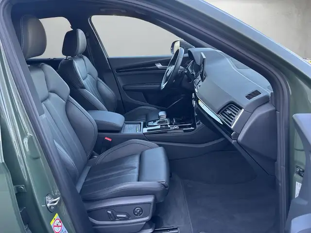 Audi Q5 view 14