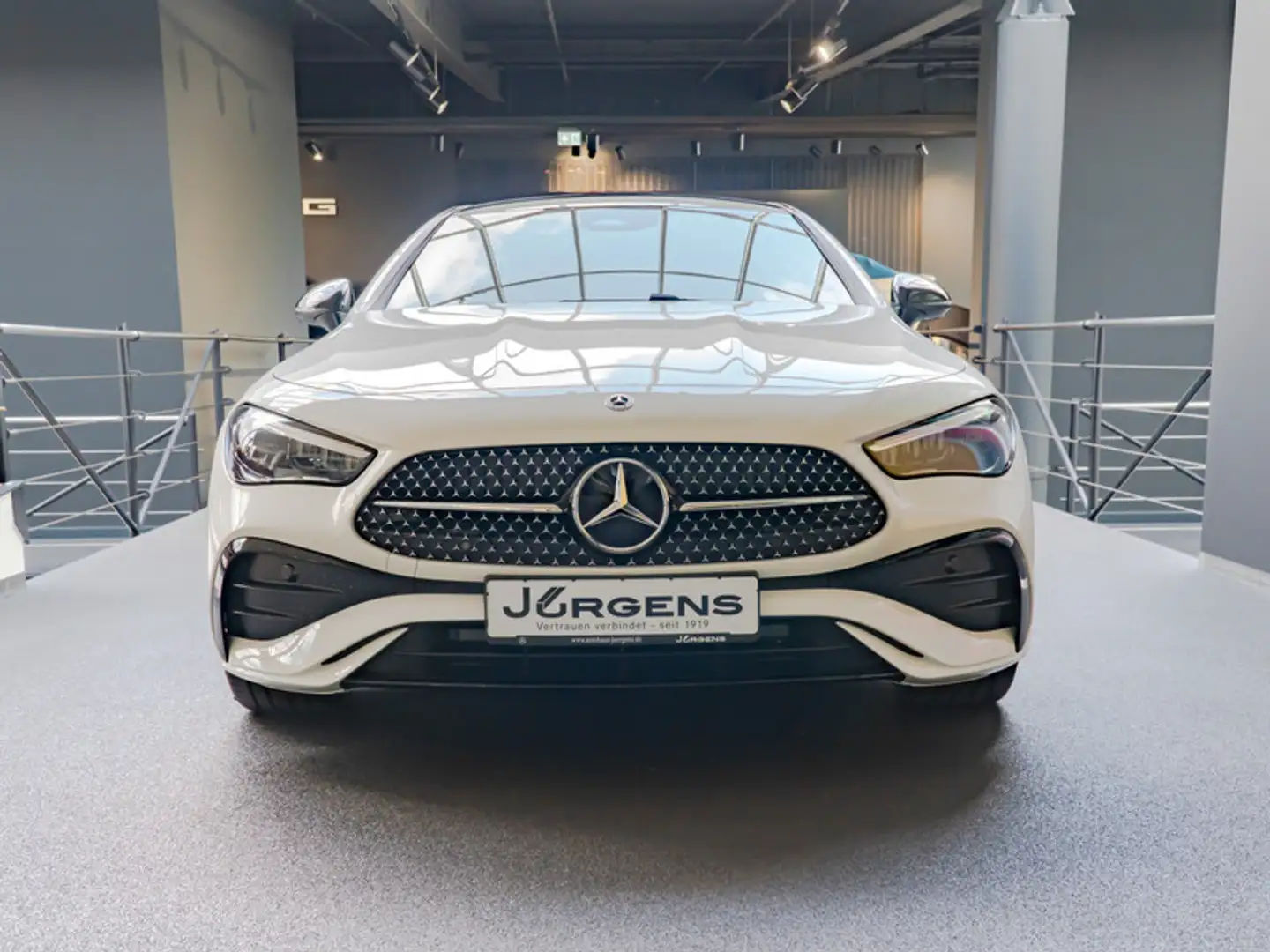 Mercedes-Benz CLE 220 d Coupé AMG-Sport/360/Pano/Night/Distr Weiß - 2