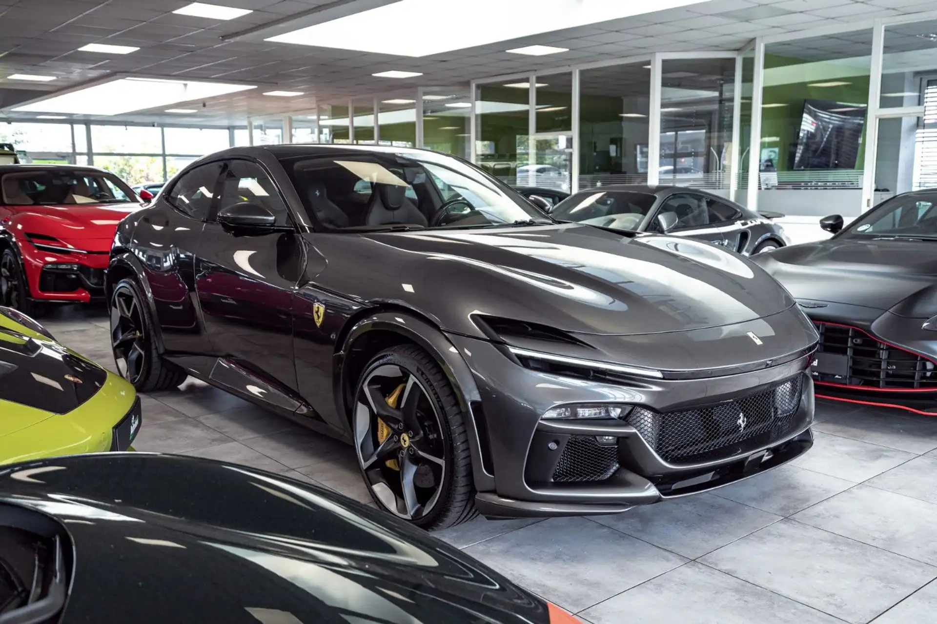 페라리 푸로산게 2026 건메탈 사진 2