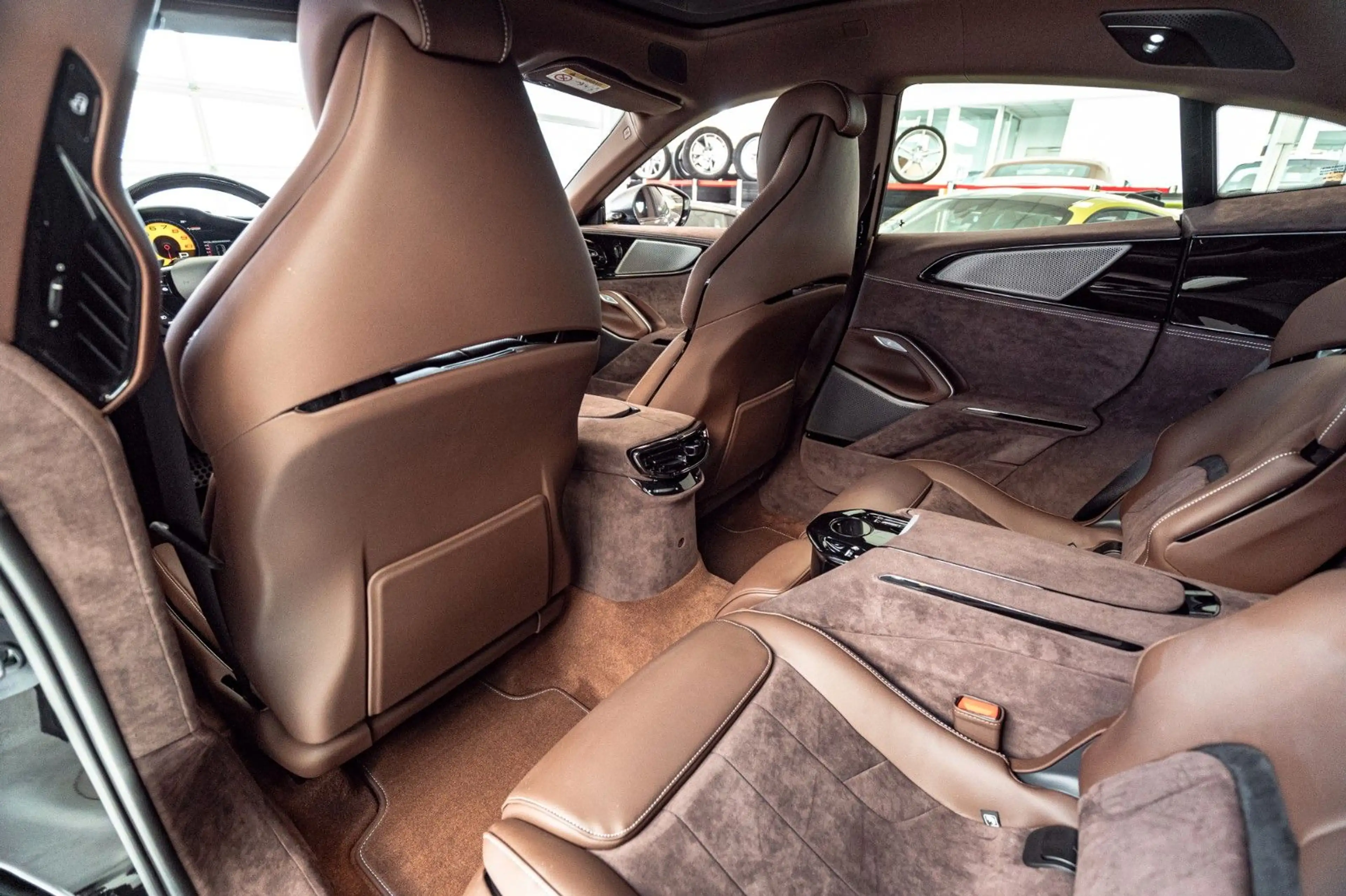 Ferrari Purosangue V12 6.5 grey/brown*Pano*Carbon*Full — photo 10