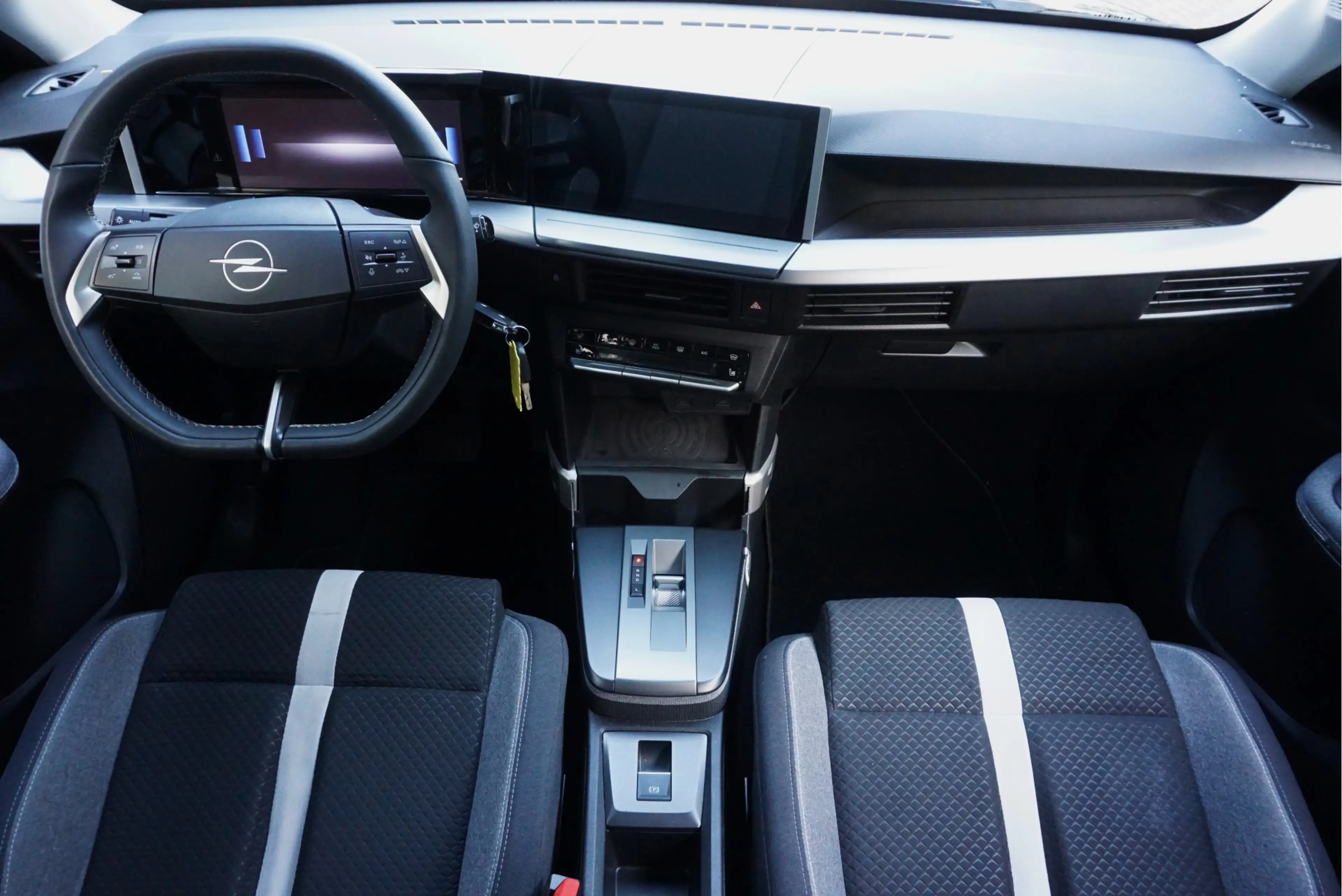 Opel Frontera 1.2 Turbo Hybrid GS — photo 8