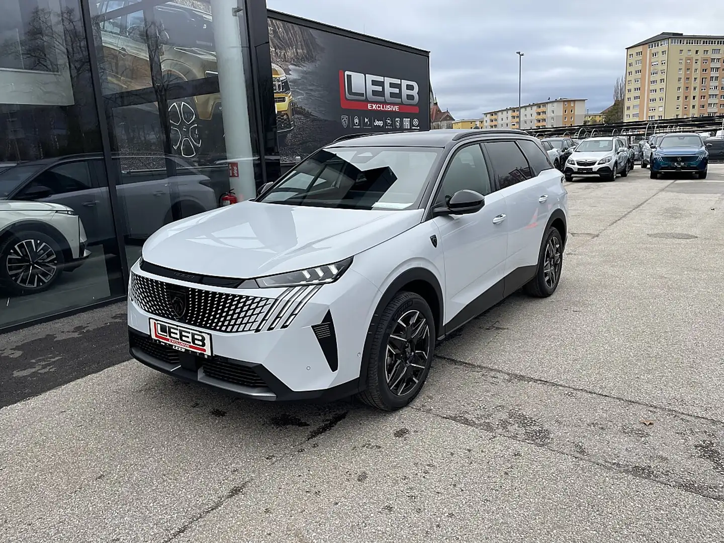 Peugeot 5008 mHEV 145 e-DCS6 GT Aut. inkl. 360° Vision & Dri... Grau - 2