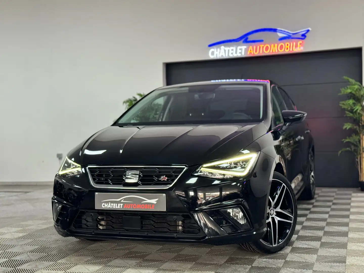 SEAT Ibiza Ibiza 1.0 TSI FR état neuf Garantie 12 mois Schwarz - 1