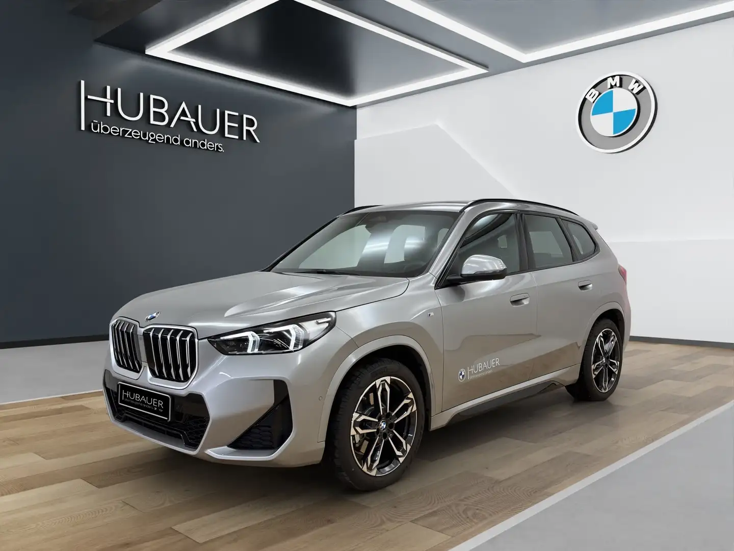 BMW X1 sDrive20i [M Sport, AHK, ACC, RFK, Sitze elektr.] Silber - 1