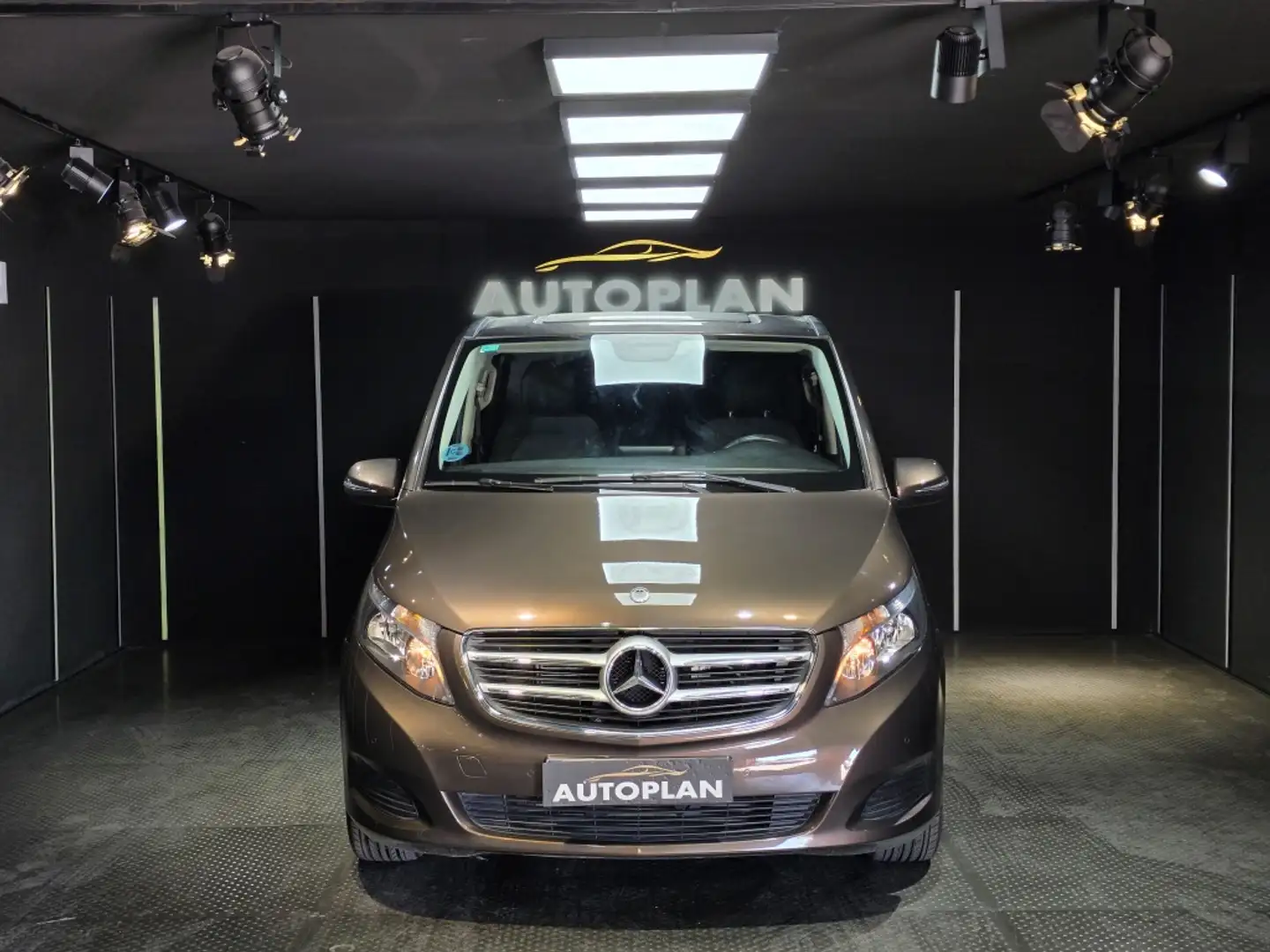 Mercedes-Benz V 220 220d Largo Avantgarde 7G Tronic Brun - 2