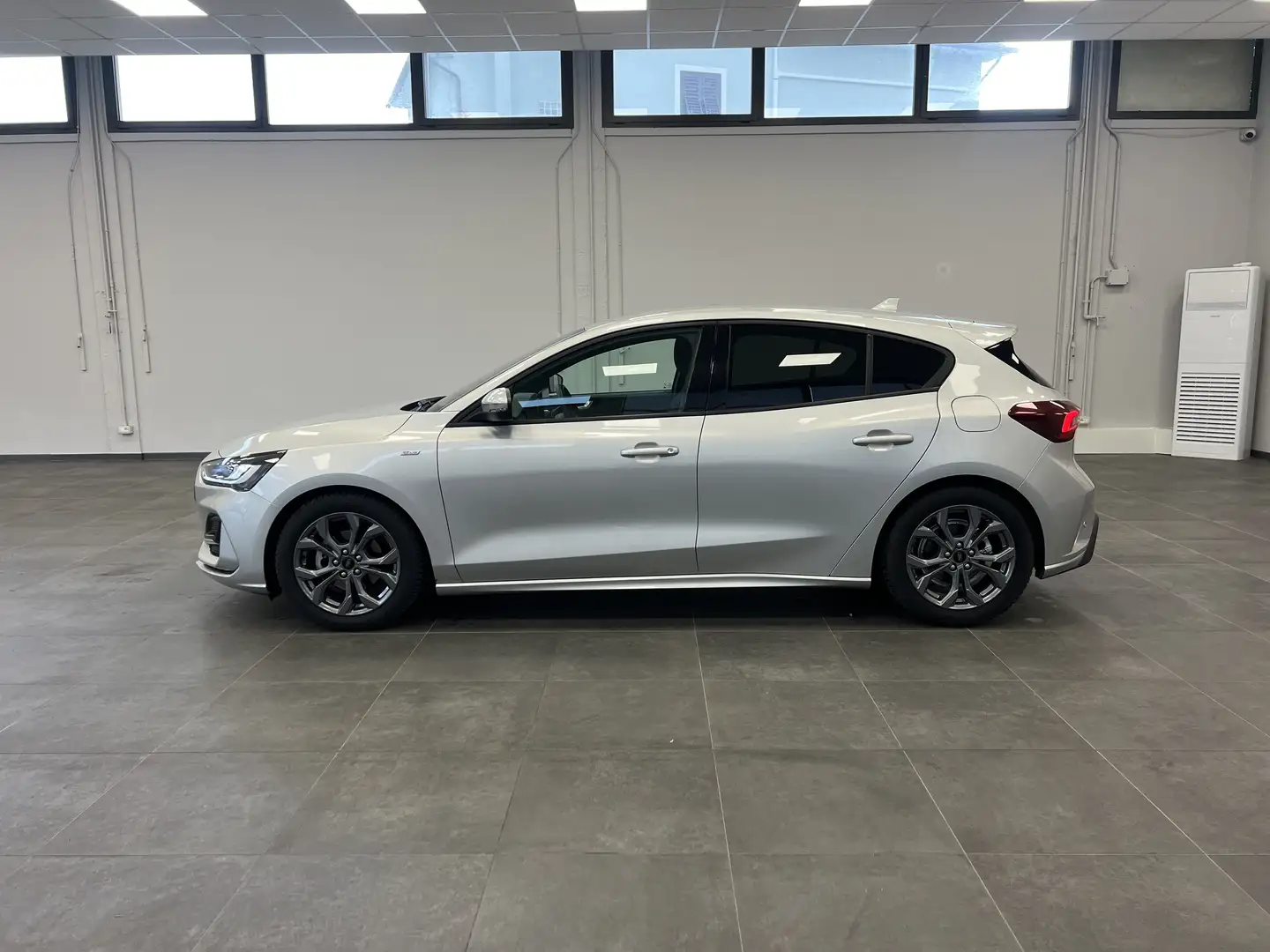 Ford Focus Focus 1.5 ecoblue ST-Line X 120cv auto Plateado - 2