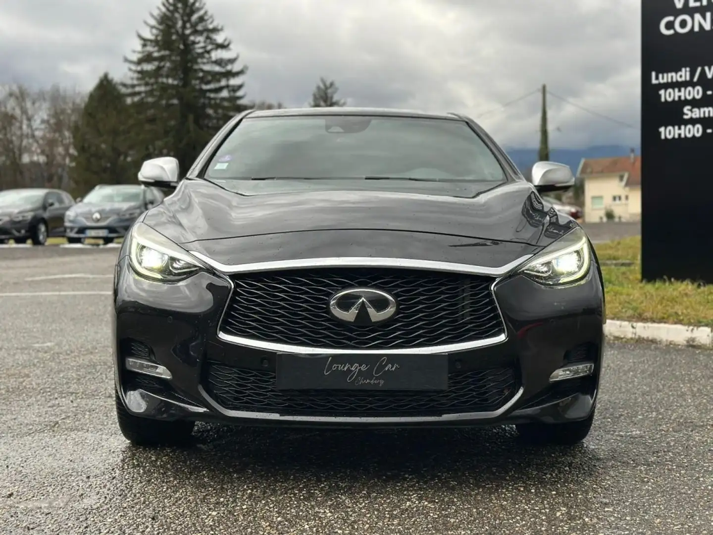 Infiniti Q30 1.6t 7DCT Sport Tech Schwarz - 2