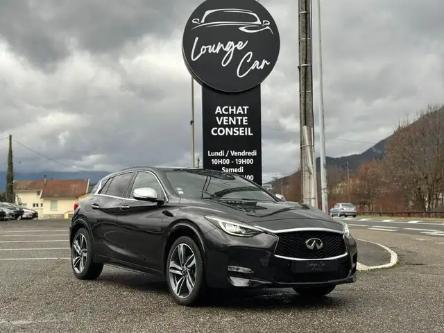 Infiniti Q30 1.6t 7DCT Sport Tech