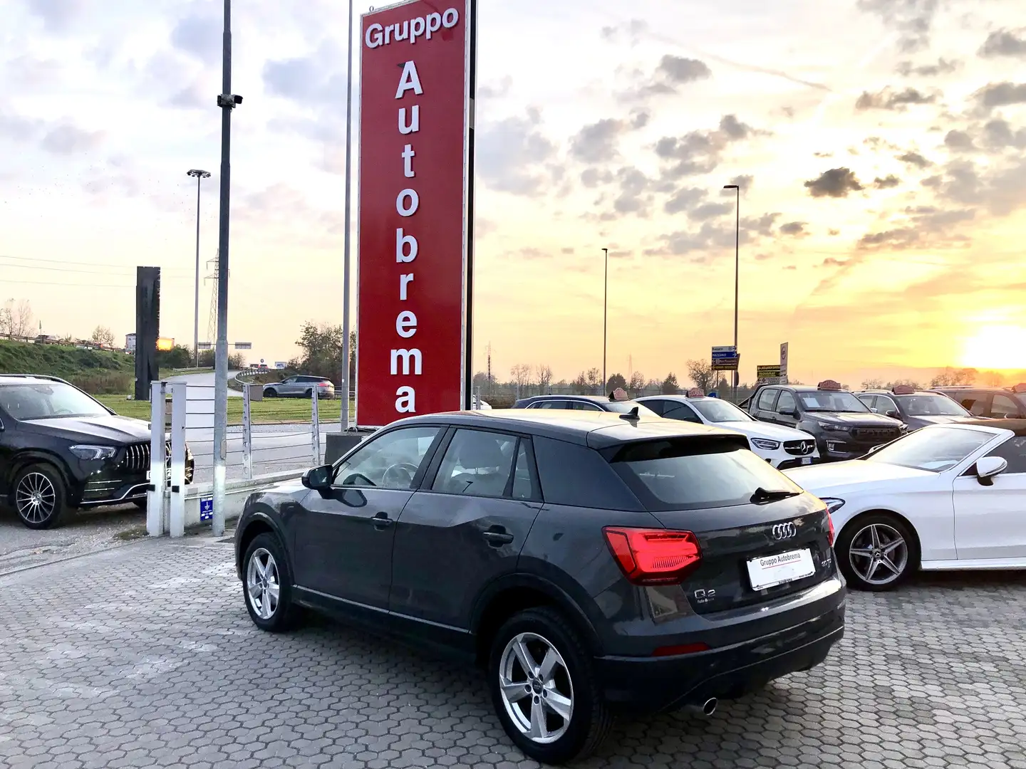 Audi Q2 Q2 30 1.6 tdi Business s-tronic my19 Grijs - 2