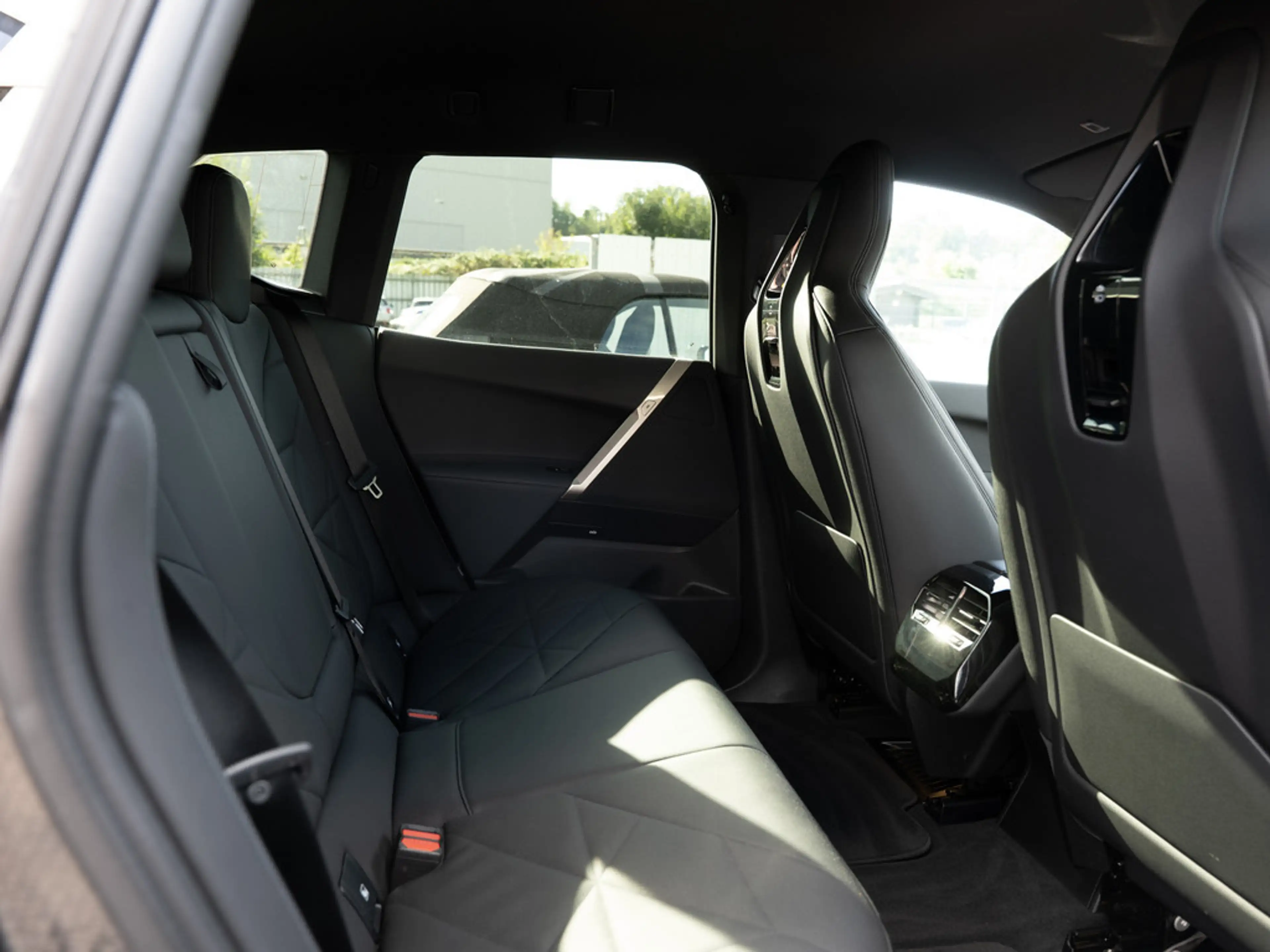 BMW iX xDrive40 HUD 360° LED ACC NAVI KAMERA SHZ — photo 9