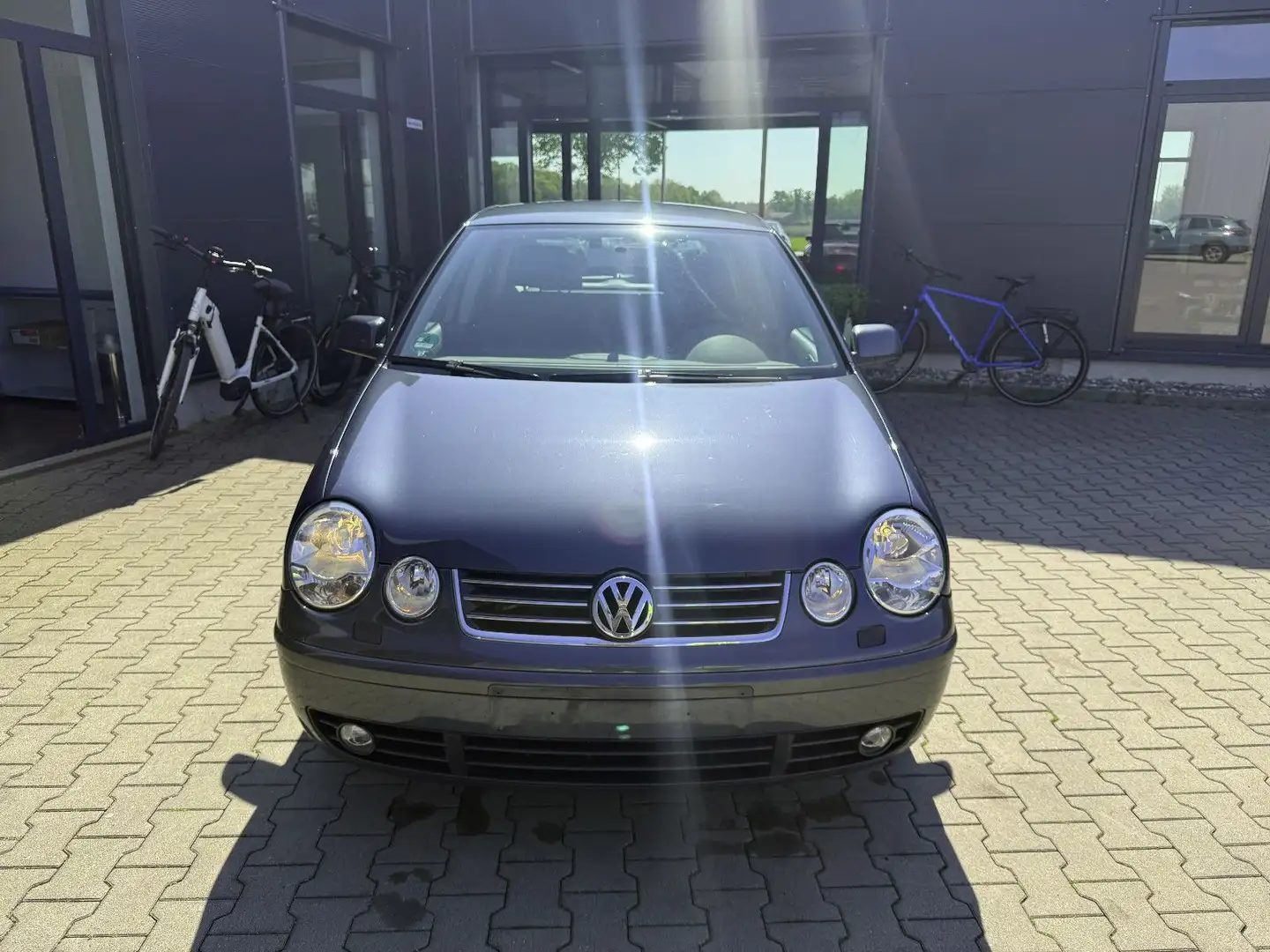 Volkswagen Polo IV 1.2 Highline Alu/Sitzh/Klimaaut./5-trg. Azul - 2