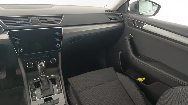 Skoda Superb view 13