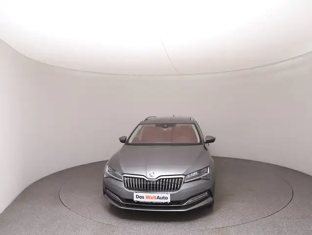 Skoda Superb view 3