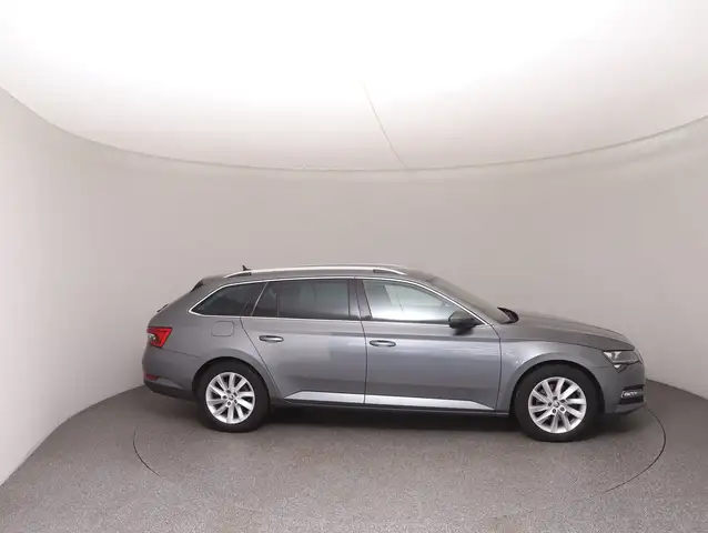 Skoda Superb view 25