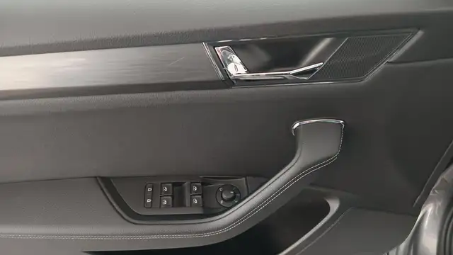 Skoda Superb view 23