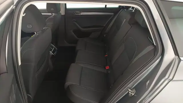 Skoda Superb view 11