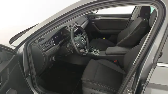 Skoda Superb view 9