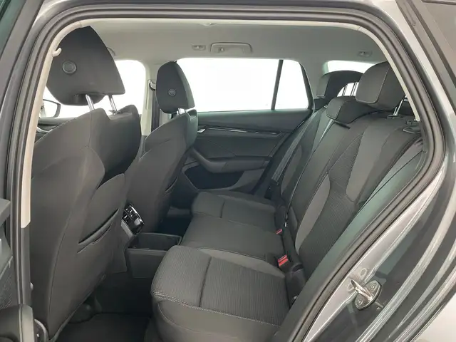 Skoda Octavia view 11