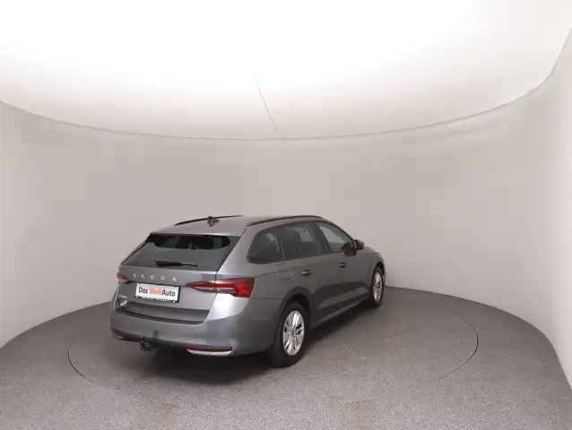 Skoda Octavia view 4