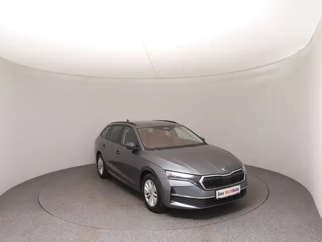 Skoda Octavia view 2
