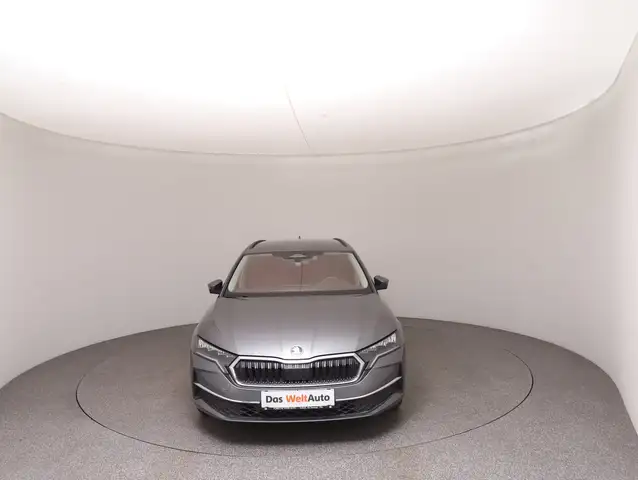 Skoda Octavia view 3