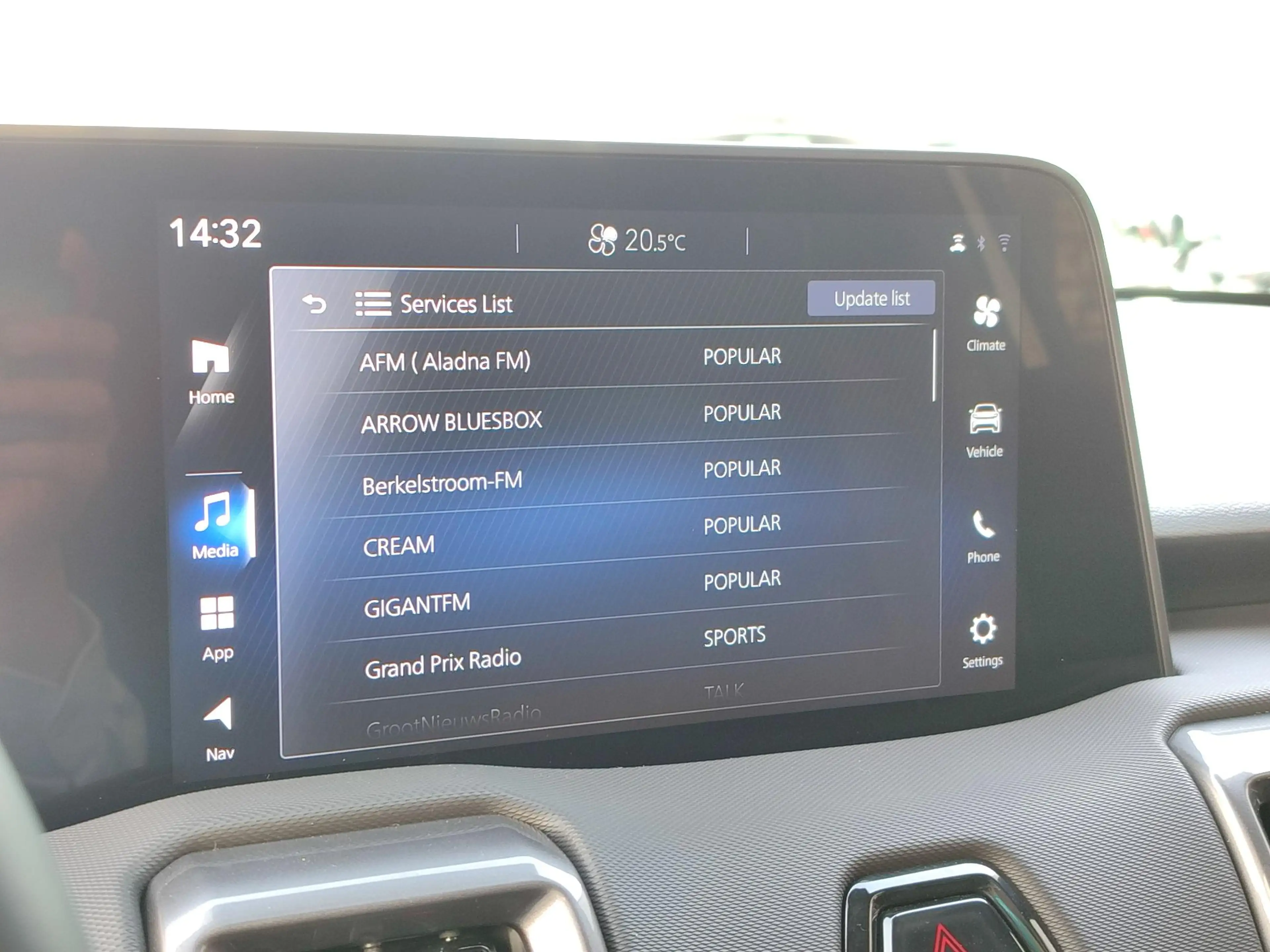 Toyota Urban Cruiser EXECUTIVE 61KWH PANODAK JBL-AUDIO 360°CAMERA 19"LM — photo 24