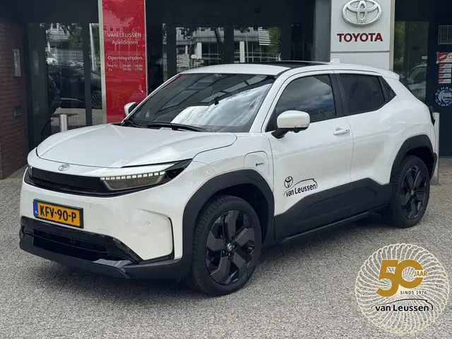Toyota Urban Cruiser EXECUTIVE 61KWH PANODAK JBL-AUDIO 360°CAMERA 19"LM