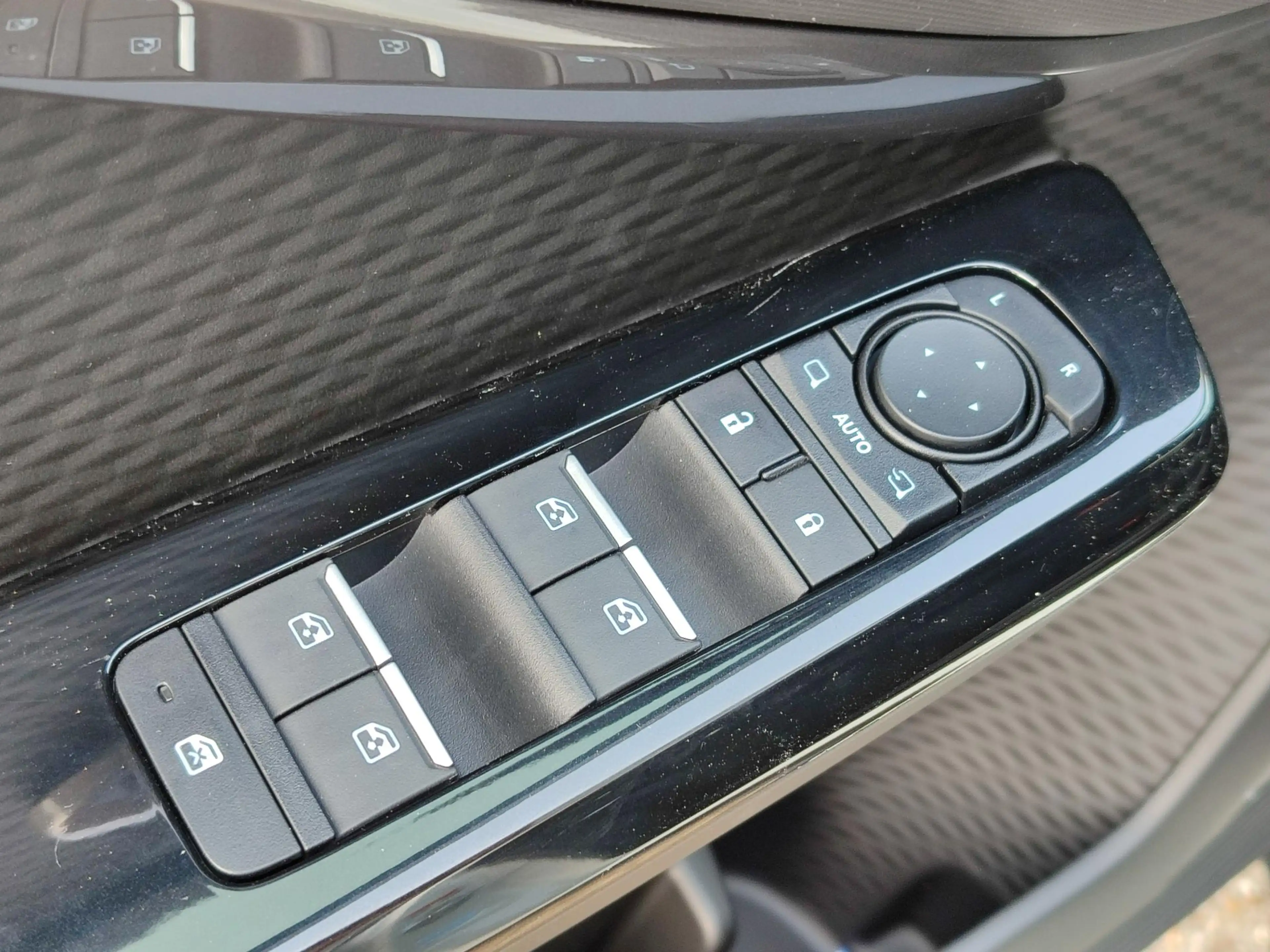 Toyota Urban Cruiser EXECUTIVE 61KWH PANODAK JBL-AUDIO 360°CAMERA 19"LM — photo 12