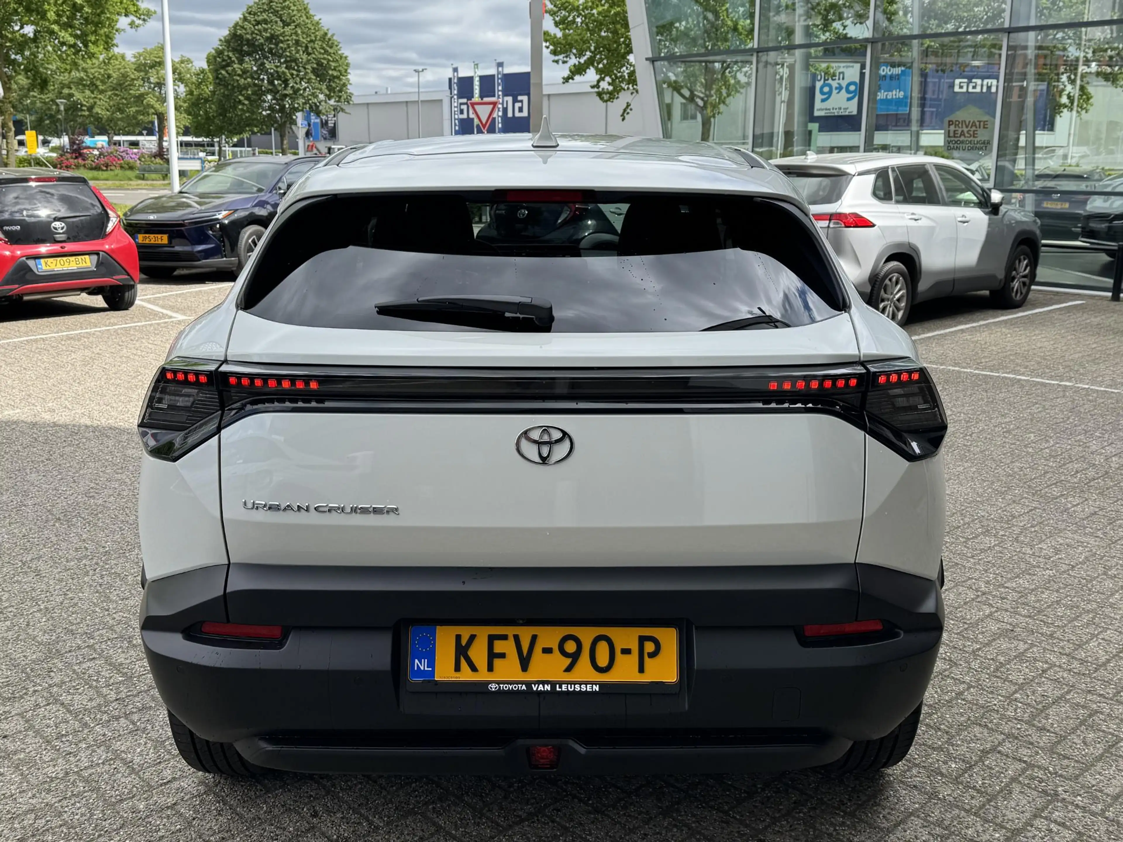 Toyota Urban Cruiser EXECUTIVE 61KWH PANODAK JBL-AUDIO 360°CAMERA 19"LM — photo 36