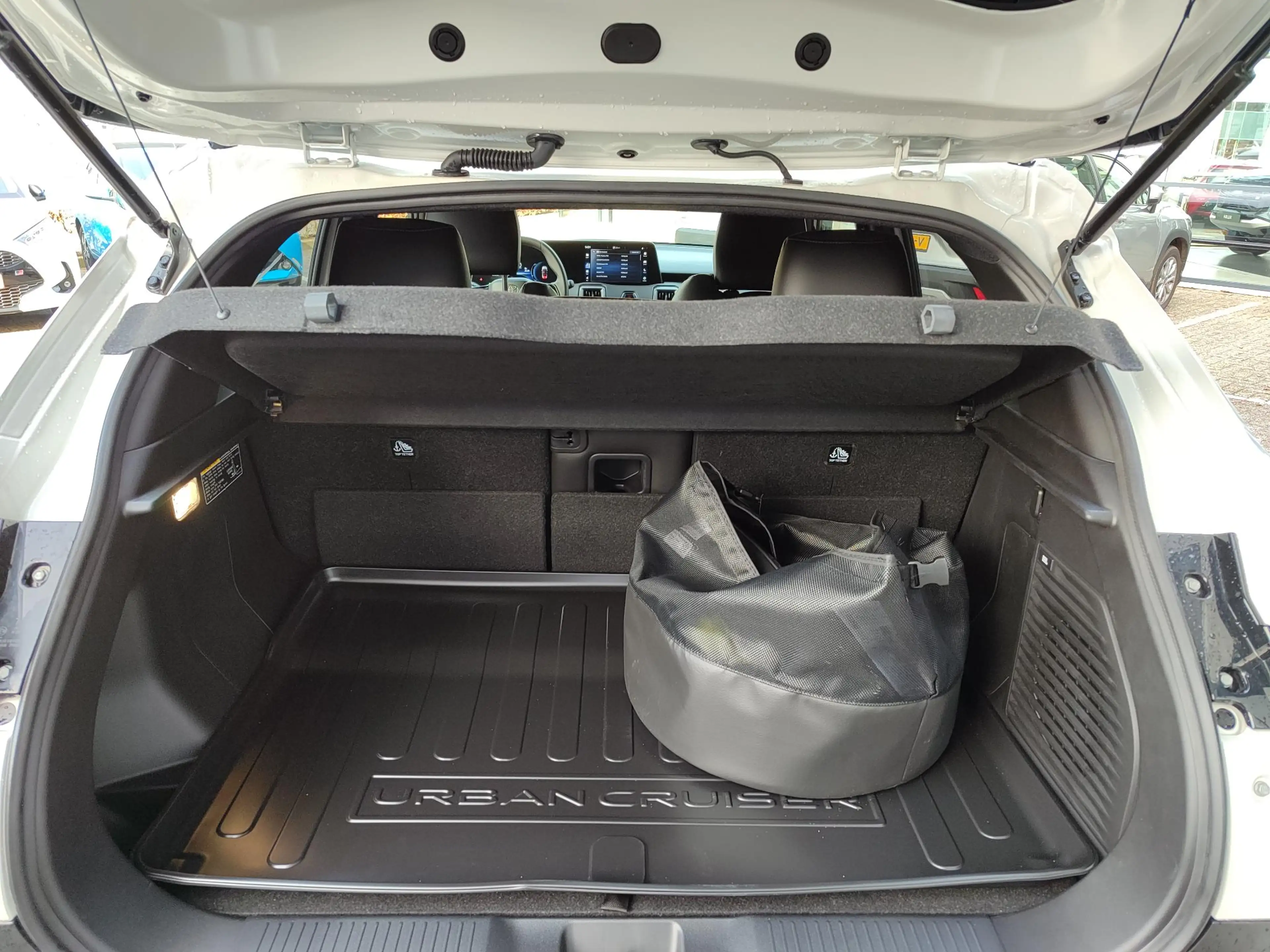 Toyota Urban Cruiser EXECUTIVE 61KWH PANODAK JBL-AUDIO 360°CAMERA 19"LM — photo 37
