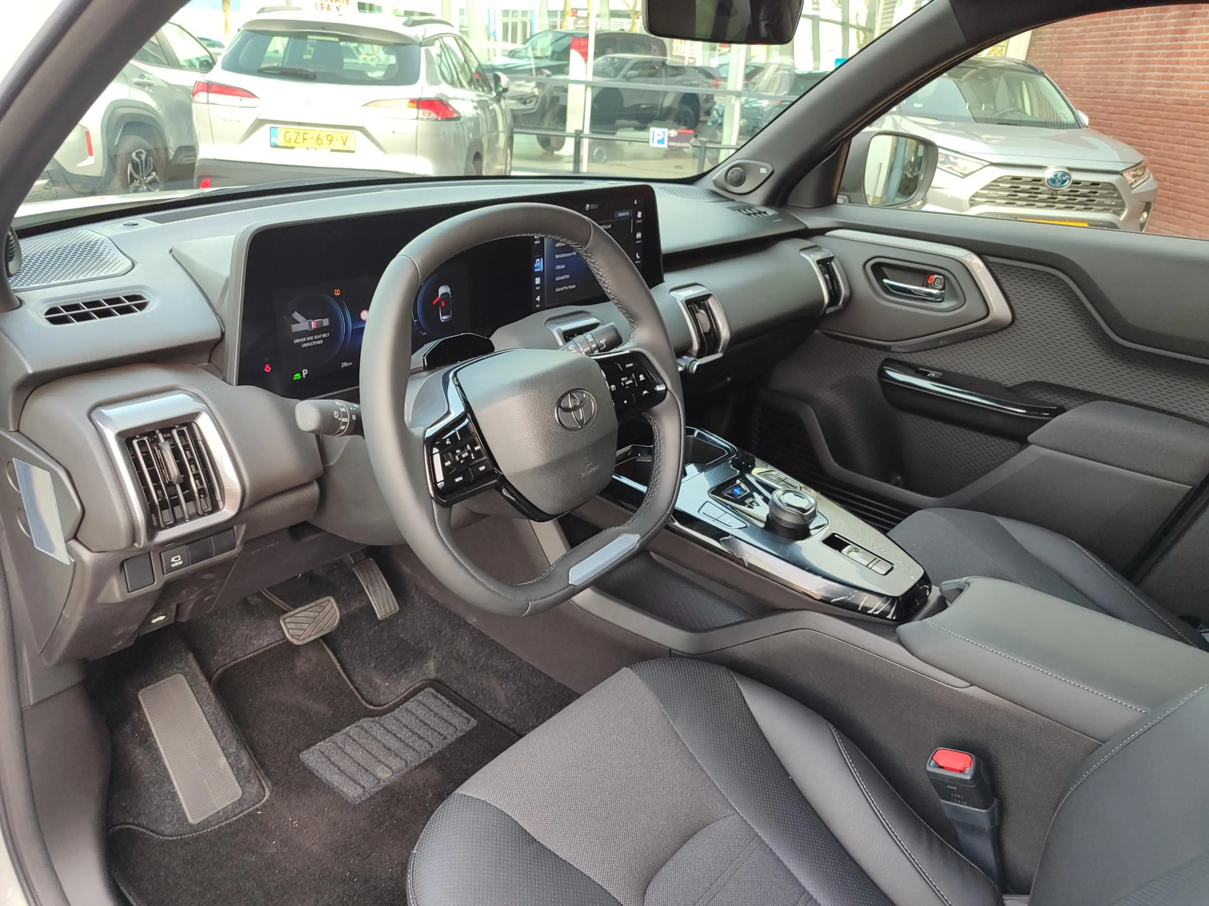 Toyota Urban Cruiser EXECUTIVE 61KWH PANODAK JBL-AUDIO 360°CAMERA 19"LM — photo 2