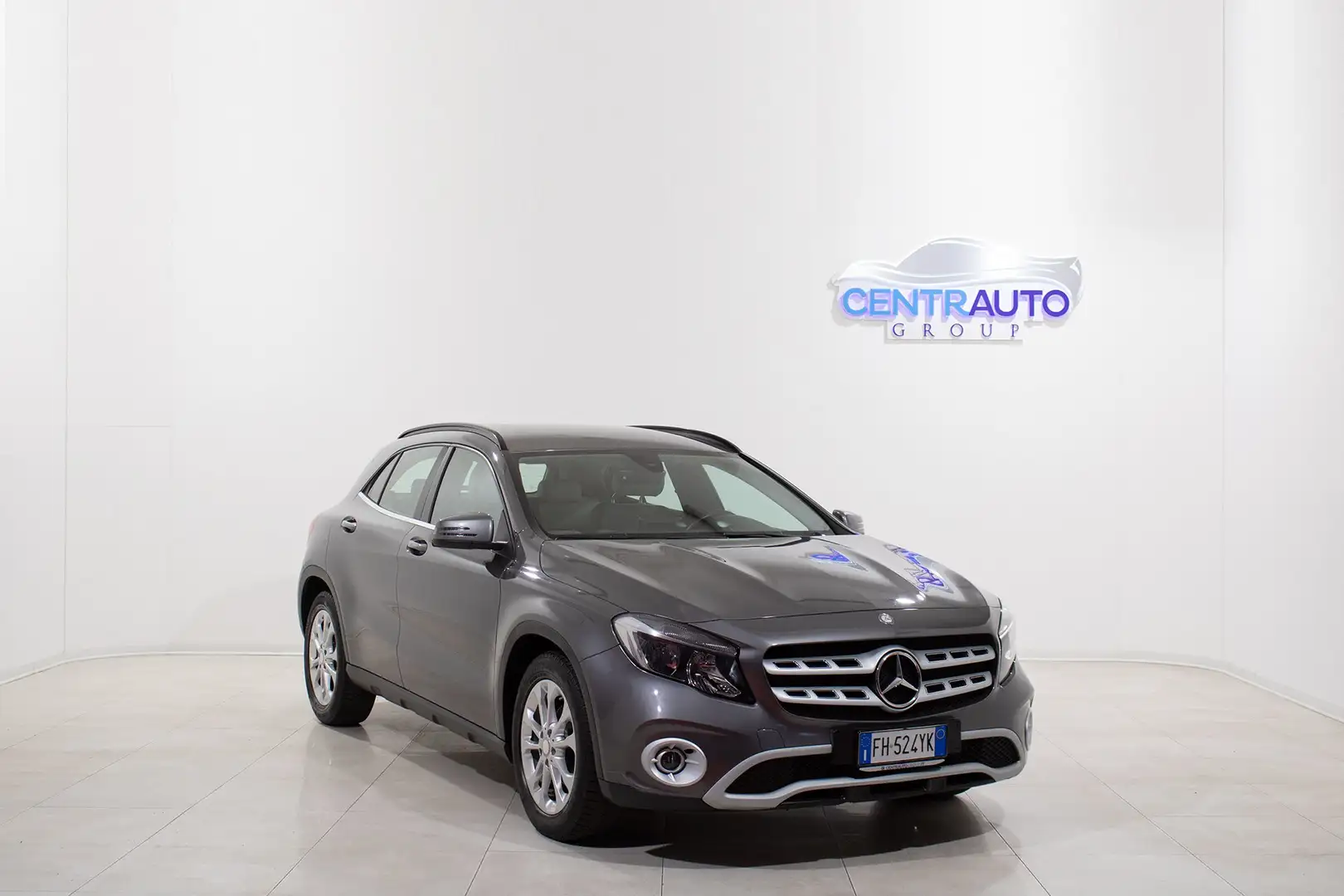 Mercedes-Benz GLA 180 d 109cv EXECUTIVE *PELLE, RETROCAMERA* Grigio - 1