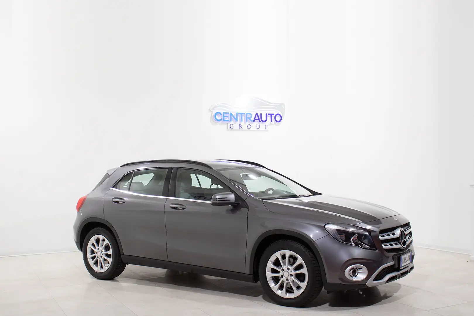 Mercedes-Benz GLA 180 d 109cv EXECUTIVE *PELLE, RETROCAMERA* Gris - 2