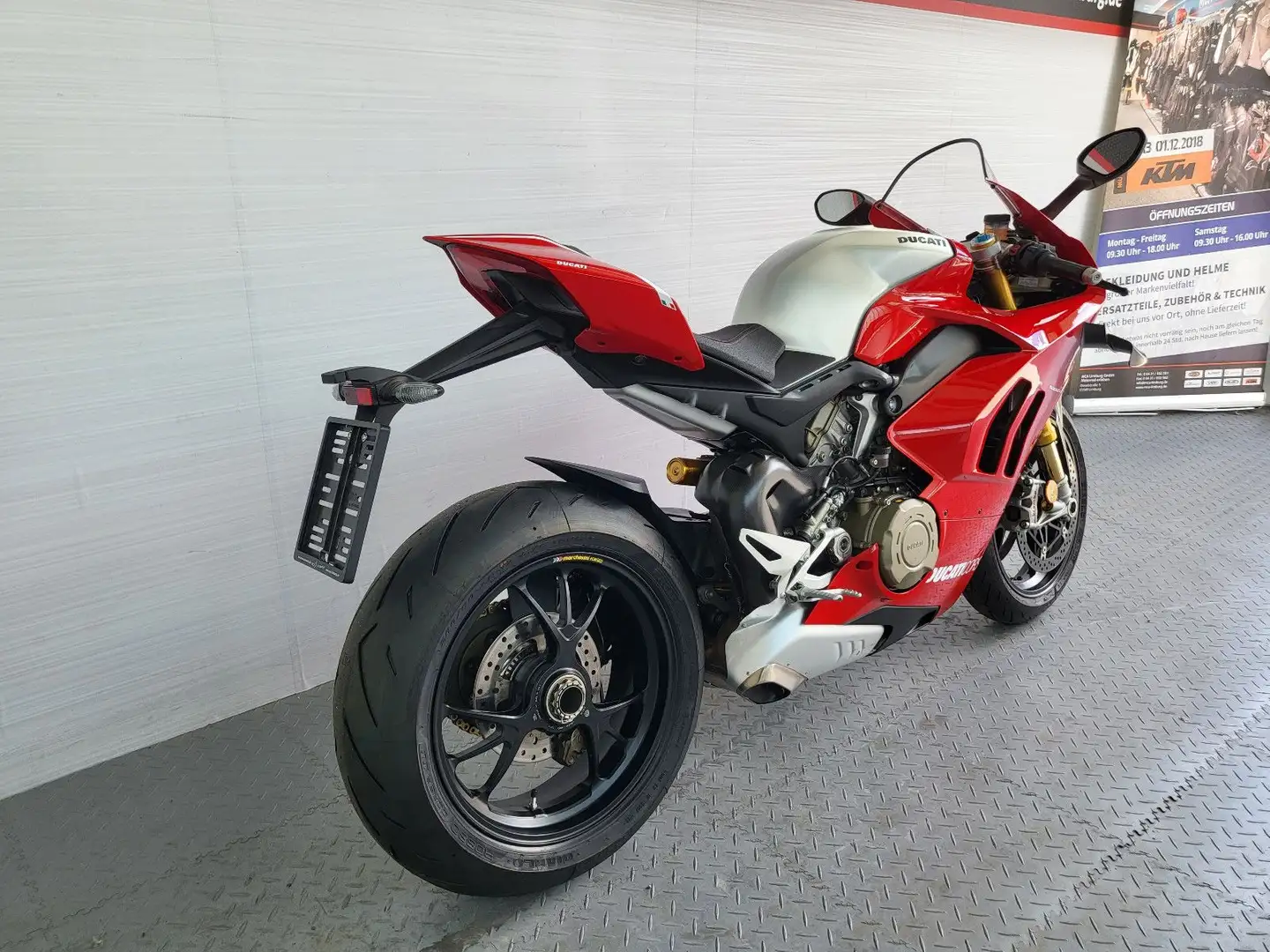 Ducati Panigale V4 R Kırmızı - 2