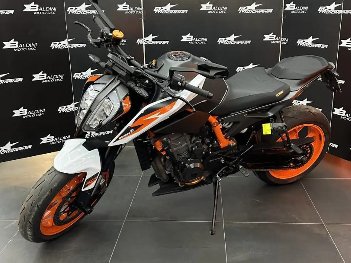 KTM 890 Duke R - 1