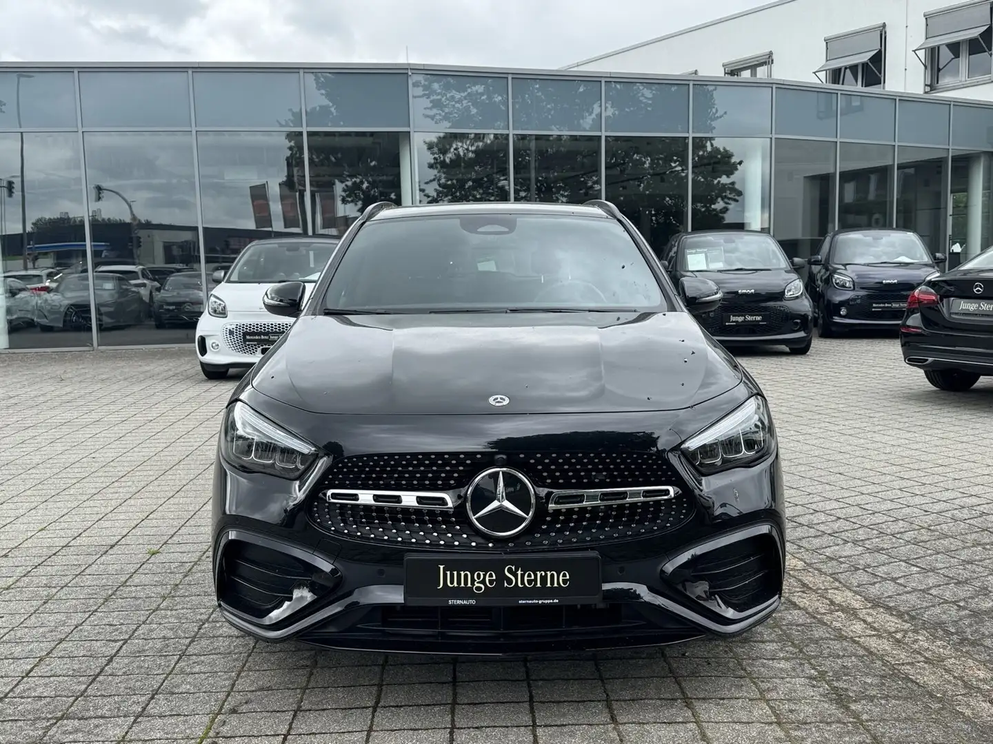 Mercedes-Benz GLA 180 GLA 180 AMG Line Navi Pano.-Dach Keyless-Go/Klima  Schwarz - 2