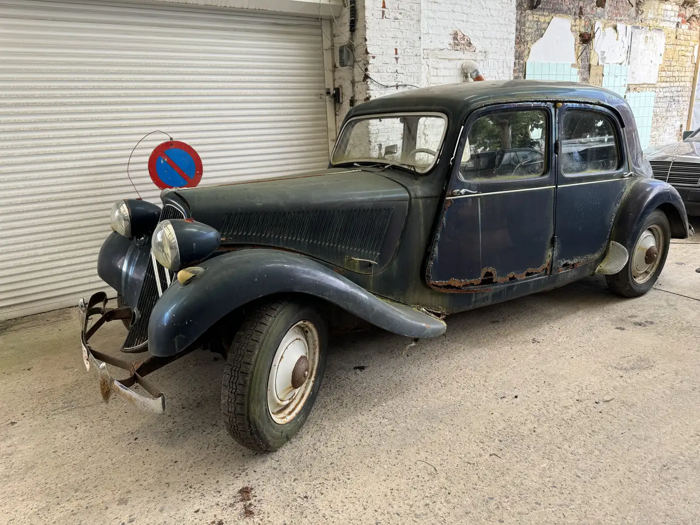 Citroen Traction ESSENCE TRES FRECHE A RESTAURER MOTEUR PAS BLOQUER Bleu - 1