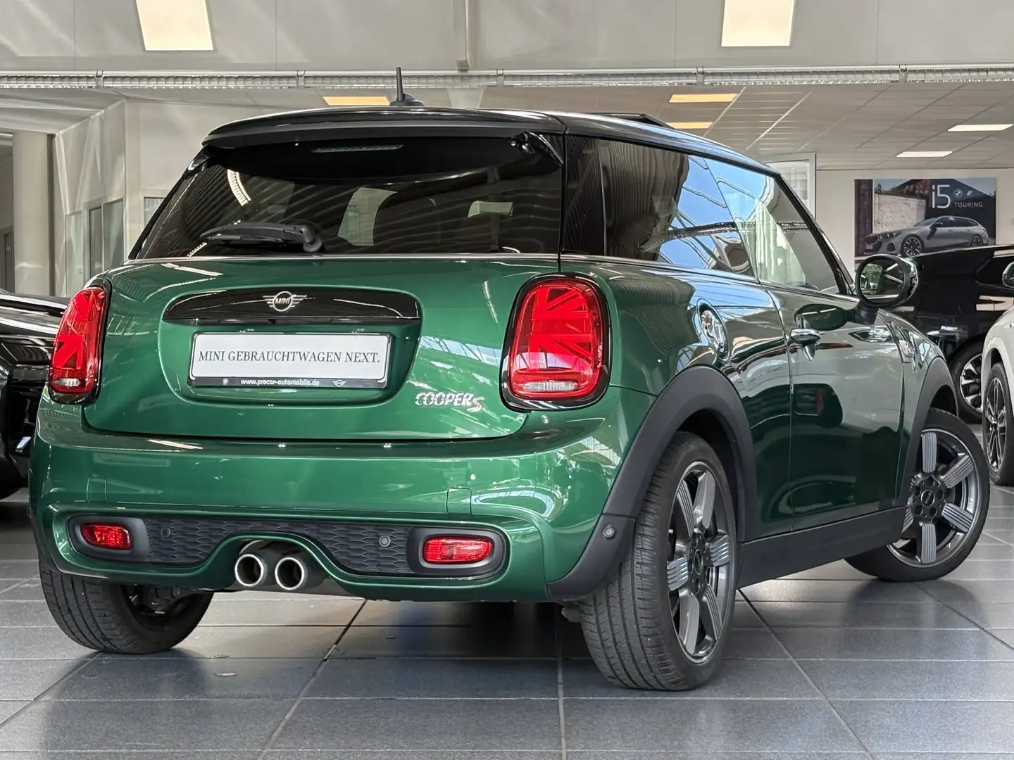 MINI Cooper S DA PA ACC Pano HuD H/K AdapLED Navi Shz Vert - 2
