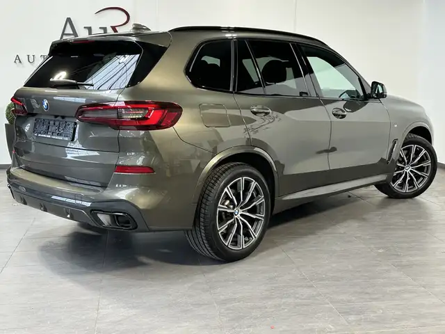 BMW X5 view 4