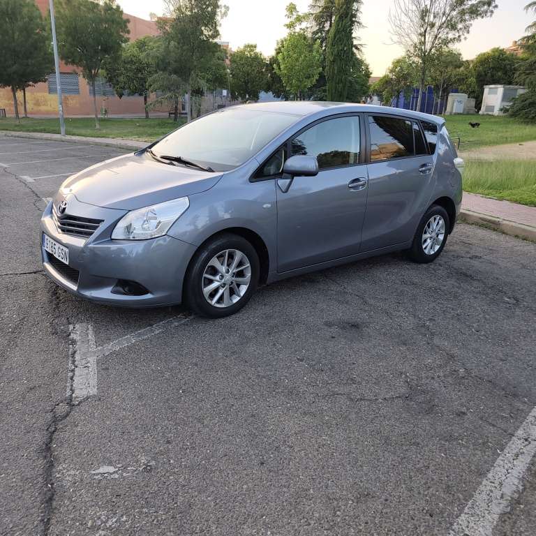 Toyota Verso 2.0D4D Active - foto 1