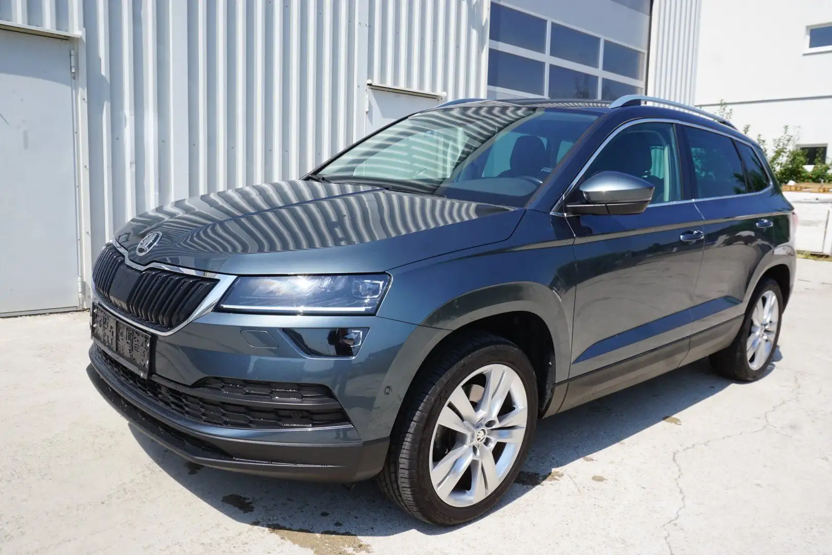 Skoda Karoq 1.5 TSI ACT Style Grau - 2