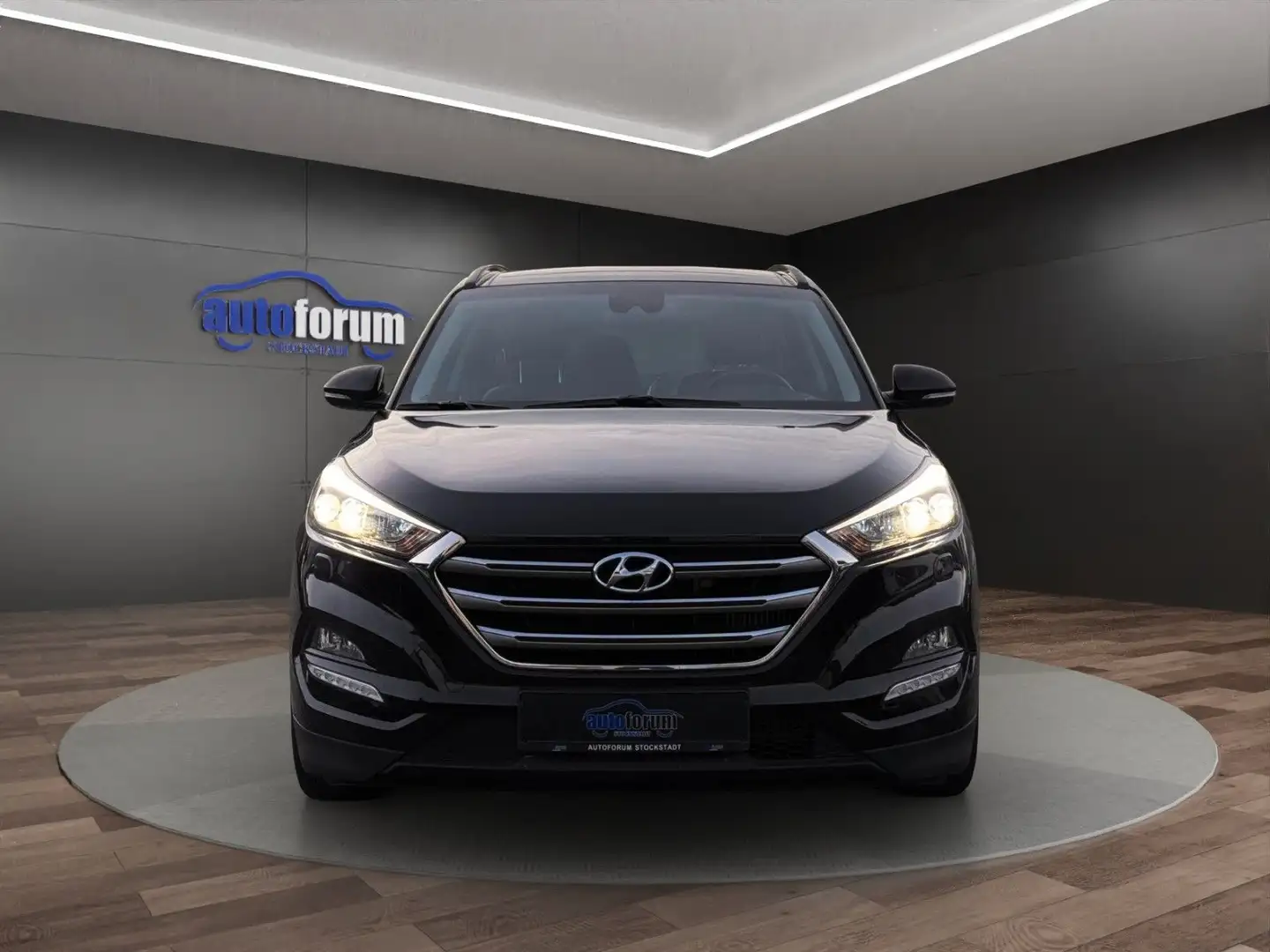 Hyundai TUCSON Premium 4WD AHK°PANO°LEDER°XENON°NAVI Schwarz - 2